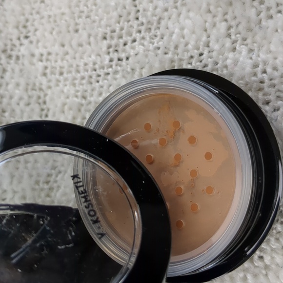 V KOSMETIK Loose Powder in N08 COOL NEUTRAL, 8g/0.28oz - Picture 2 of 11